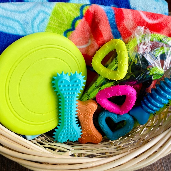 NWT ๐พ๐๐งบPet Gift Baskets ๐งบ ๐๐พFur-Baby - Picture 3 of 9